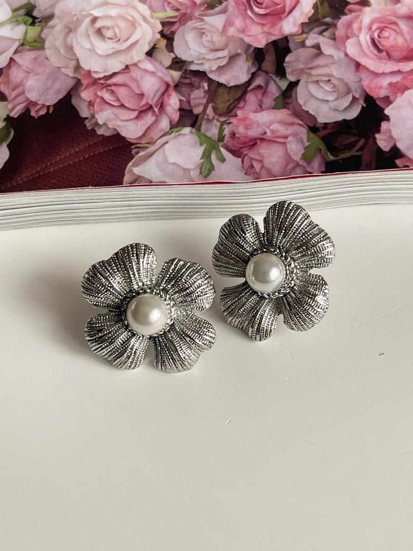 Çelik Gümüş Renk İncili Diva Küpe (2.20 Cm)