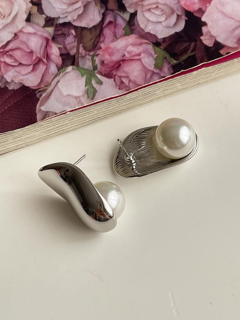 Çelik Gümüş Renk İncili Küpe (2.5 Cm)