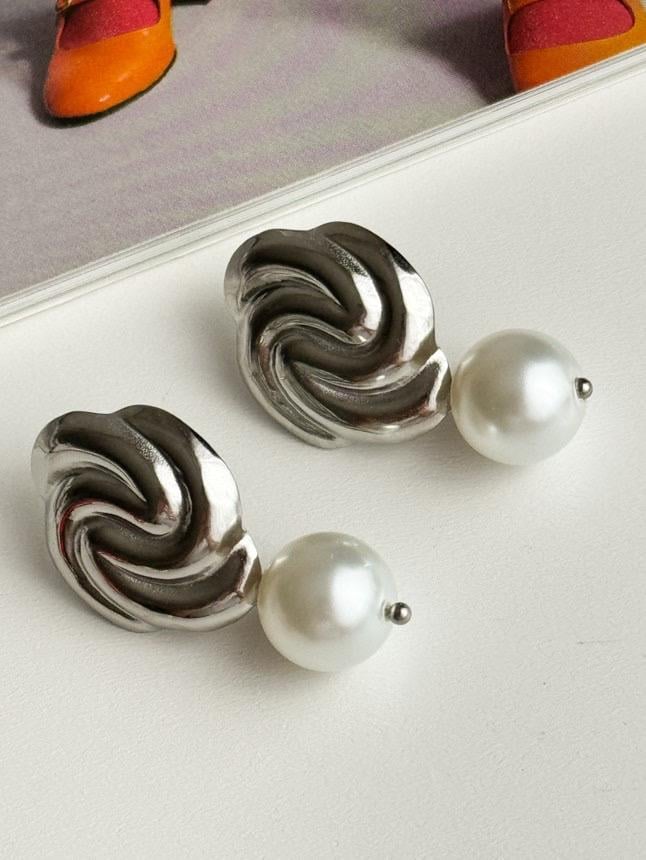 Çelik Gümüş Renk İncili Vintage Küpe (3.20 Cm)