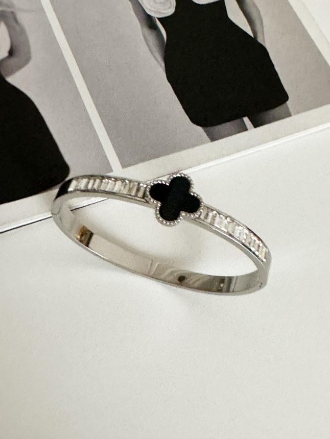 Çelik Gümüş Renk Siyah Taşlı One Cleef Kelepçe Bileklik 