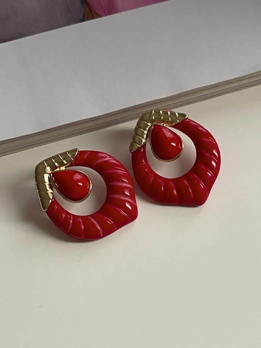 Gold Detaylı Kırmızı Reçine Küpe (3.20 Cm)