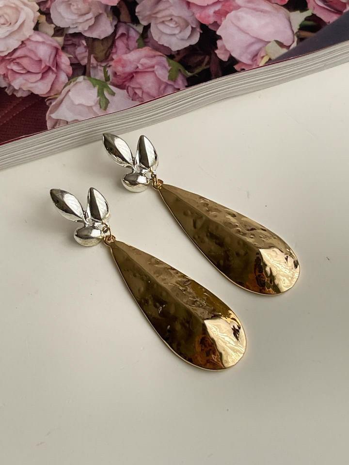 Gold Gümüş Renk Kombinli Uzun Plaka Küpe (6.60 Cm)