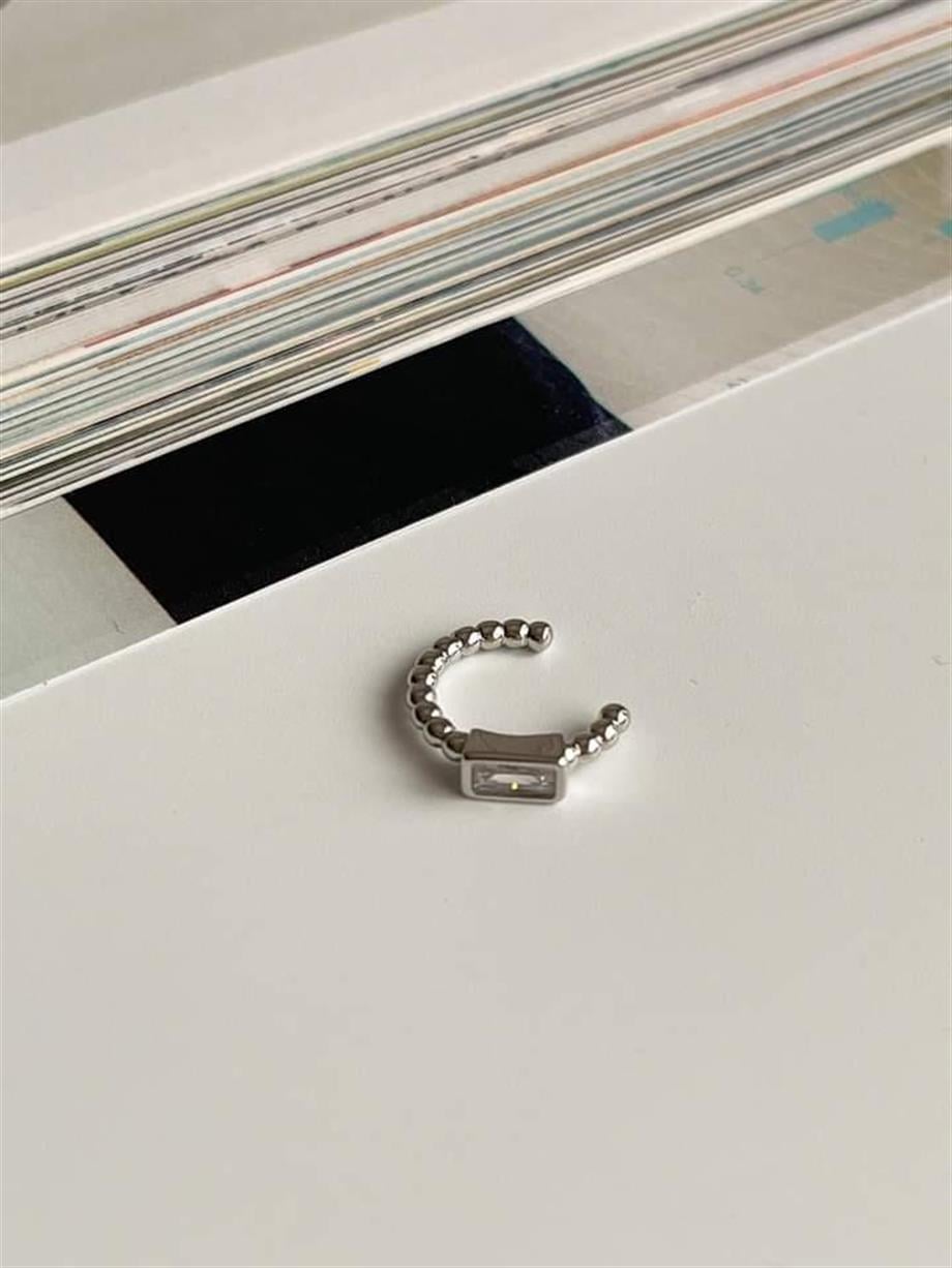 Gümüş Renk Baget Taşlı Tekli Ear Cuff Küpe 