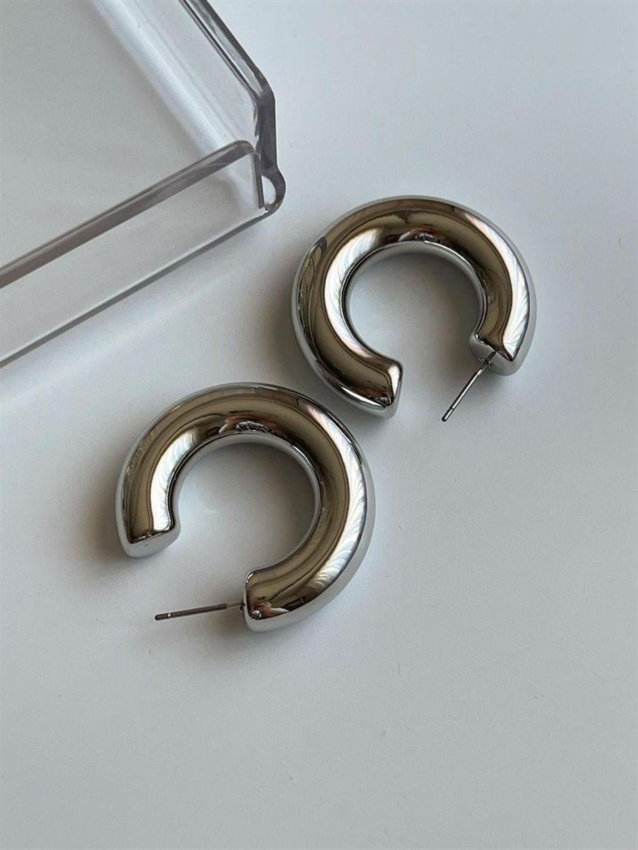 Gümüş Renk Hafif İnce Boru Halka Küpe (3.10 Cm)