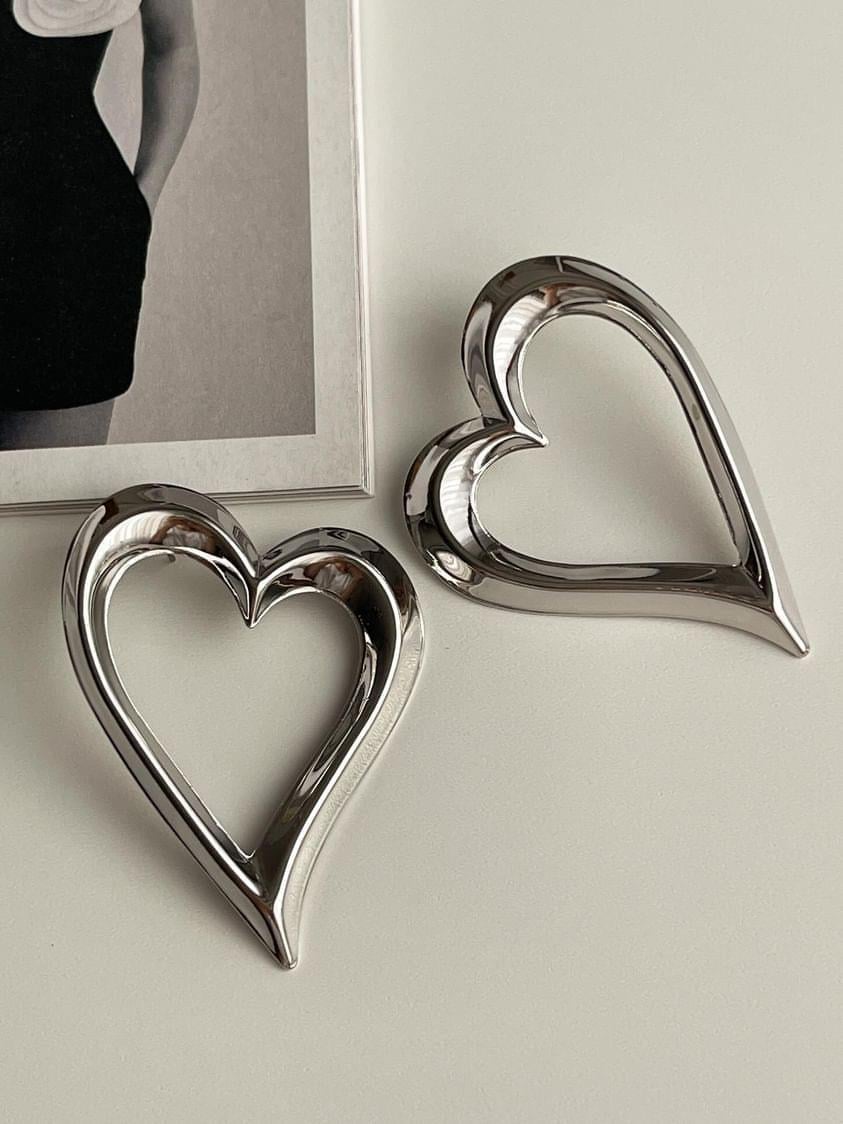 Gümüş Renk Hafif Kalp Küpe (5.5 Cm)