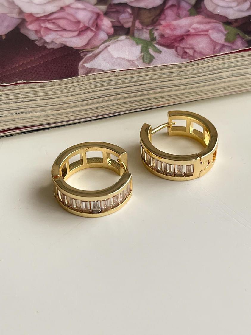 Özel Kaplama Gold Baget Taşlı Luna Küpe (1.70 Cm)
