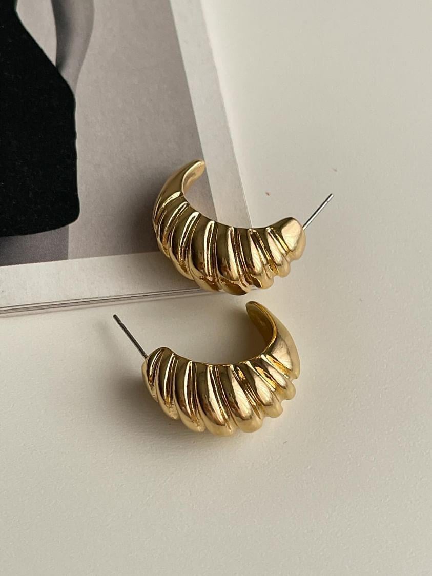 Özel Kaplama Gold Etli Yarım Midye Küpe (2.30 Cm)