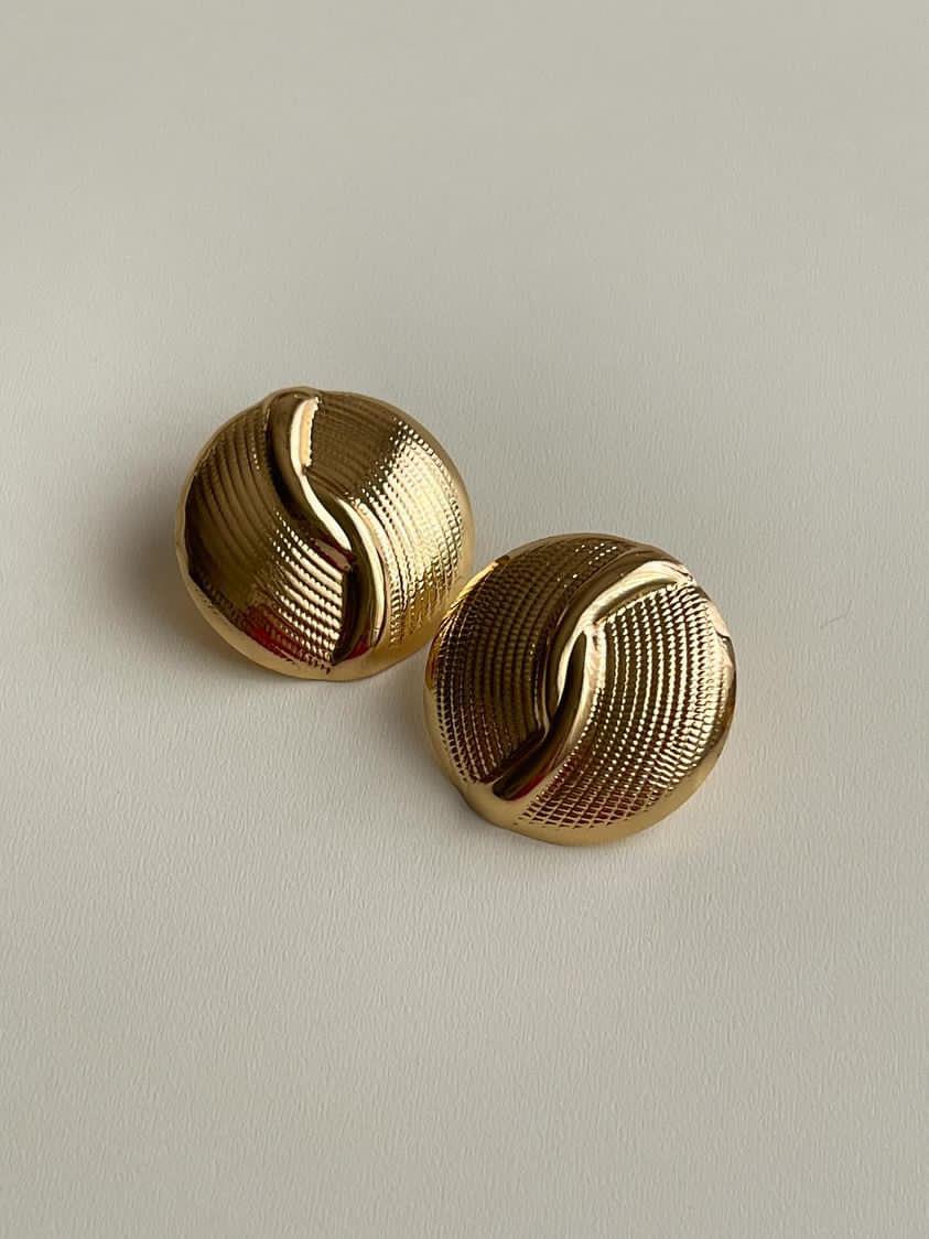 Özel Kaplama Gold Renk Hafif Vintage Düğme Küpe (2.90 Cm)