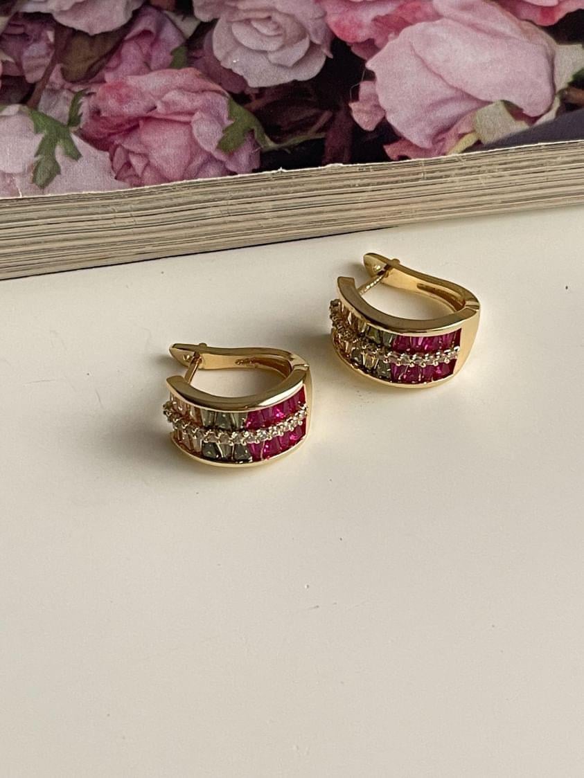 Özel Kaplama Gold Renkli Taşlı Baget Taşlı Luna Küpe (1.60 Cm)