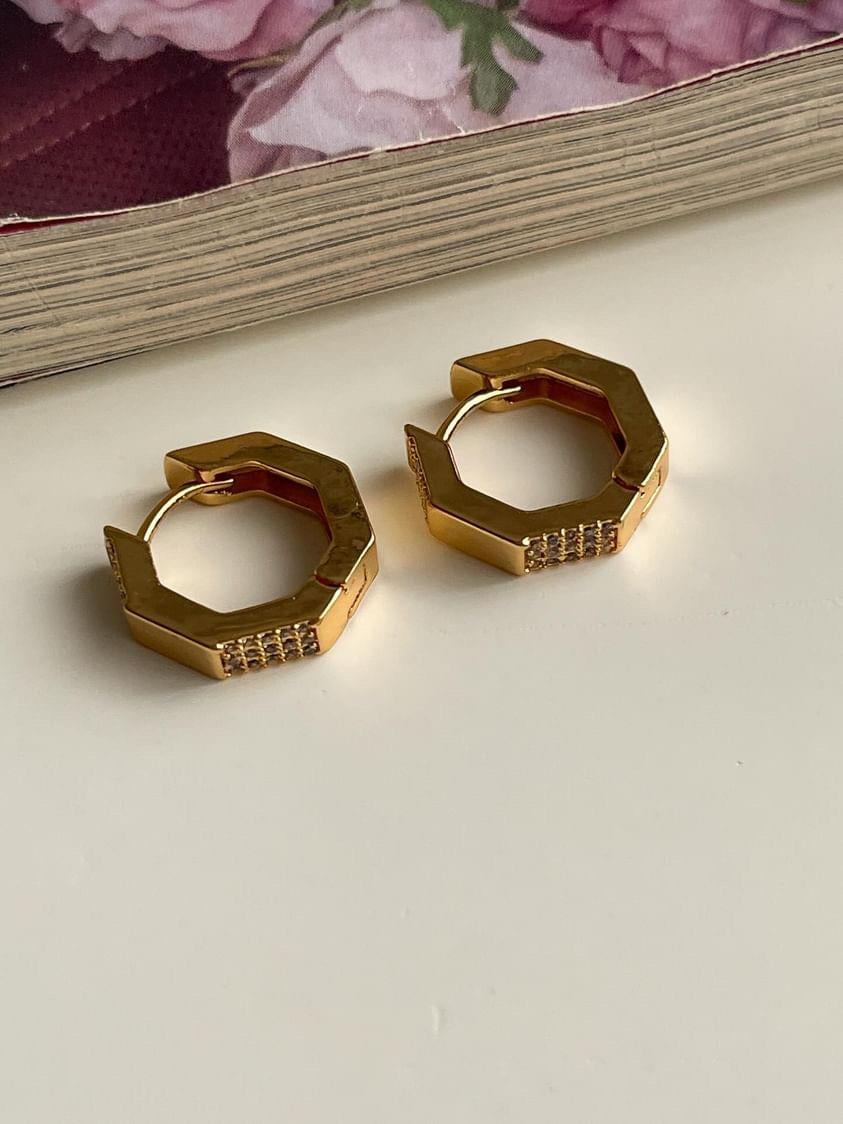 Özel Kaplama Gold Zirkon Taşlı Köşeli Küpe (1.5 Cm)