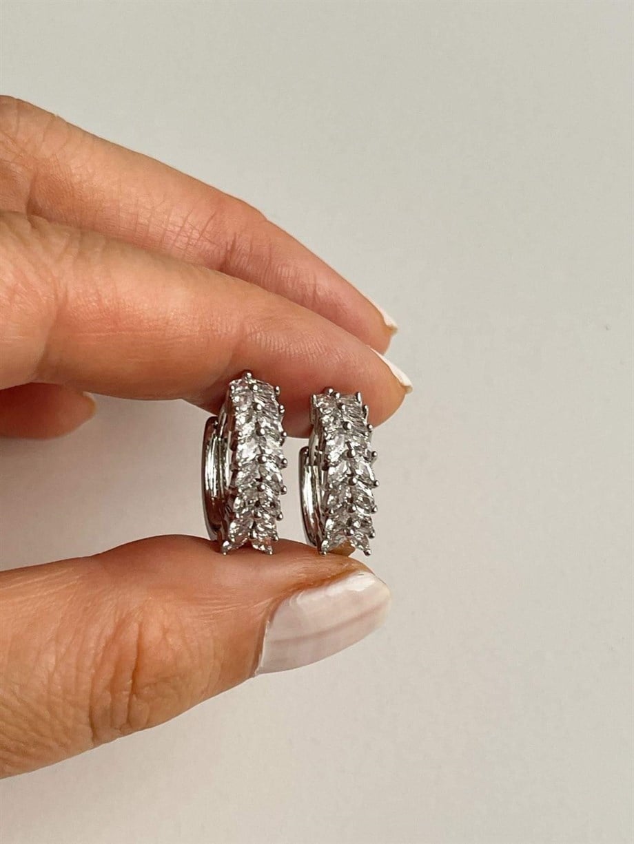 Özel Kaplama Gümüş Renk Balık Sırtı Baget Taşlı Halka Küpe (2 Cm)
