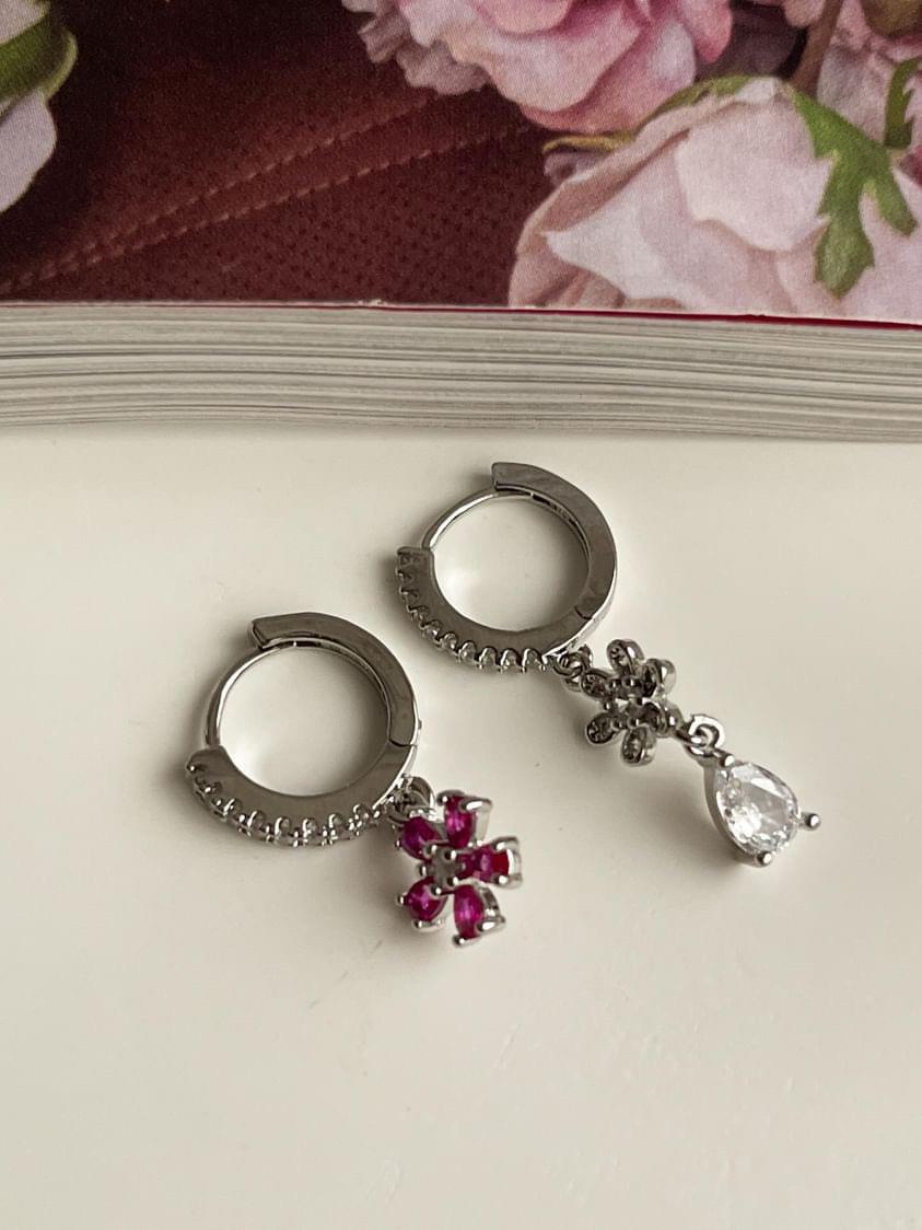 Özel Kaplama Gümüş Renk Fuşya Çiçekli Küpe (2.5 Cm)