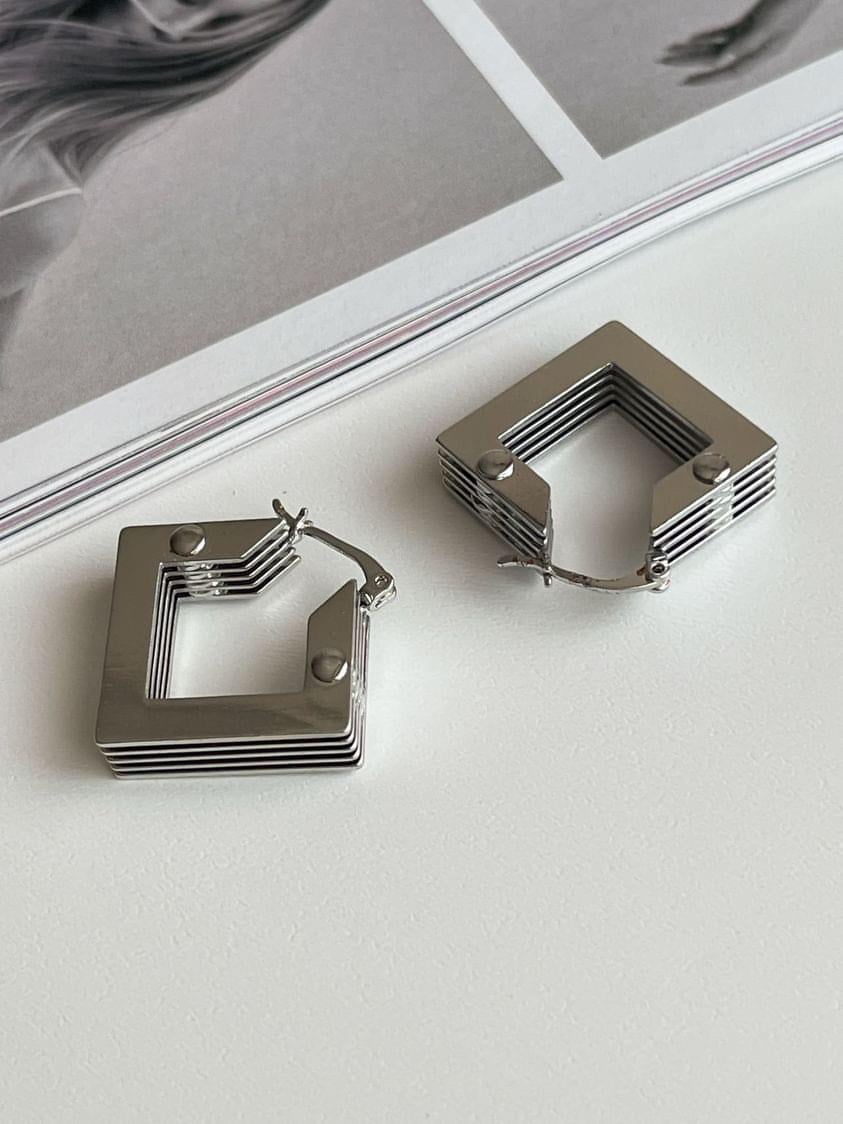 Özel Kaplama Gümüş Renk Kare Vip Küpe (2 Cm)