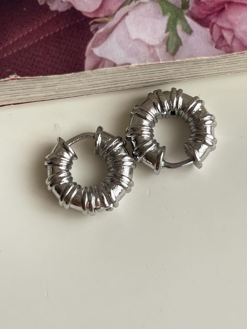 Özel Kaplama Gümüş Renk Midye Küpe (1.60 Cm)