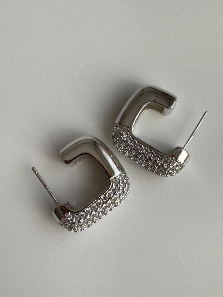 Özel Kaplama Gümüş Renk Zirkon Taşlı Kare Vip Küpe (1.90 Cm)