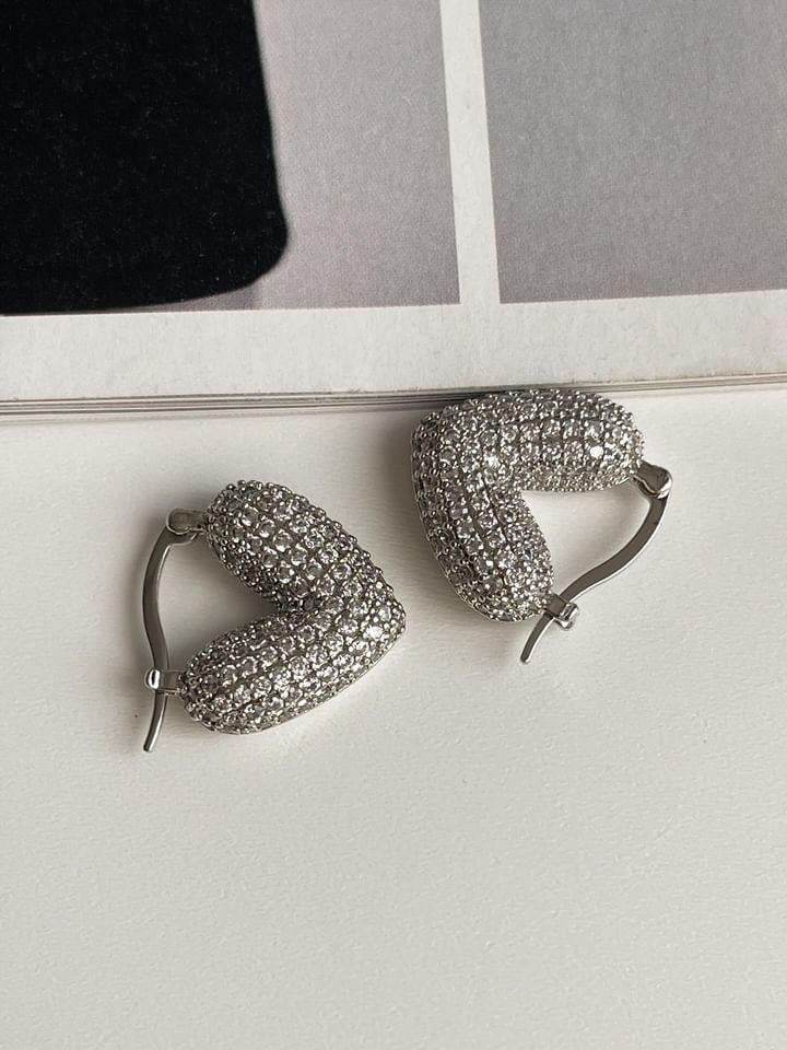 Özel Kaplama Gümüş Renk Zirkon Taşlı Kalp Vip Küpe (1.90 Cm)