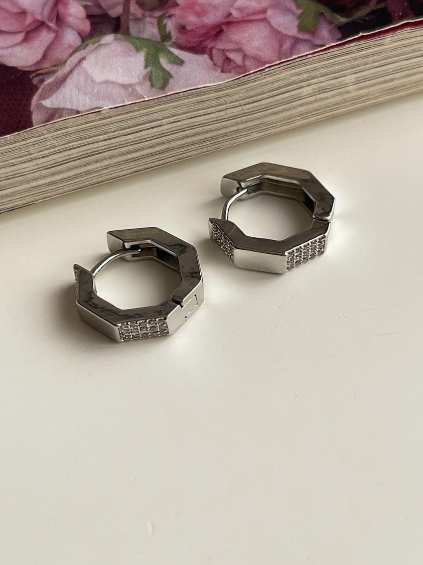 Özel Kaplama Gümüş Renk Zirkon Taşlı Köşeli Küpe 1.5 Cm)