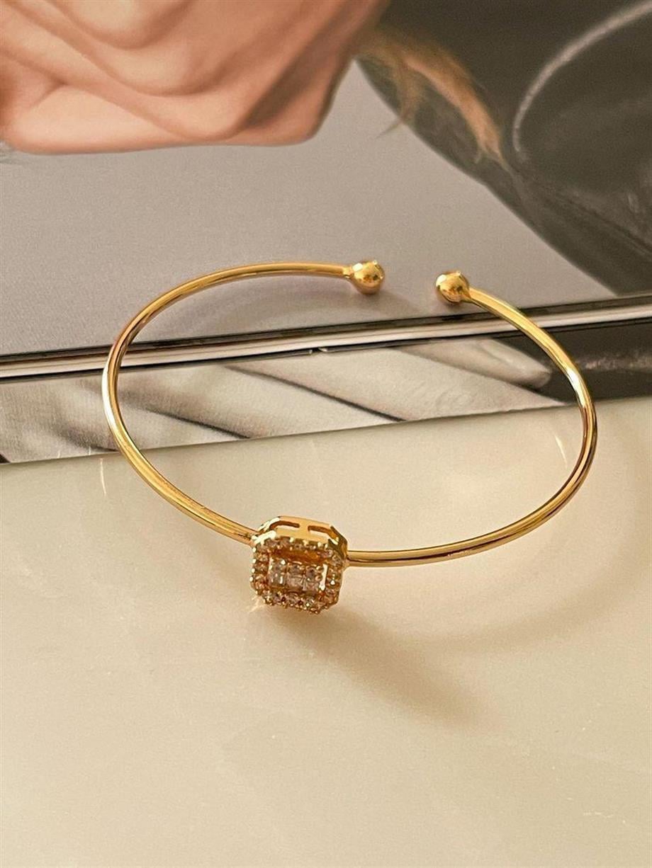 Özel Mikro Altın Kaplama Beyaz Baget Taşlı Minimal Gold Kelepçe Bileklik 