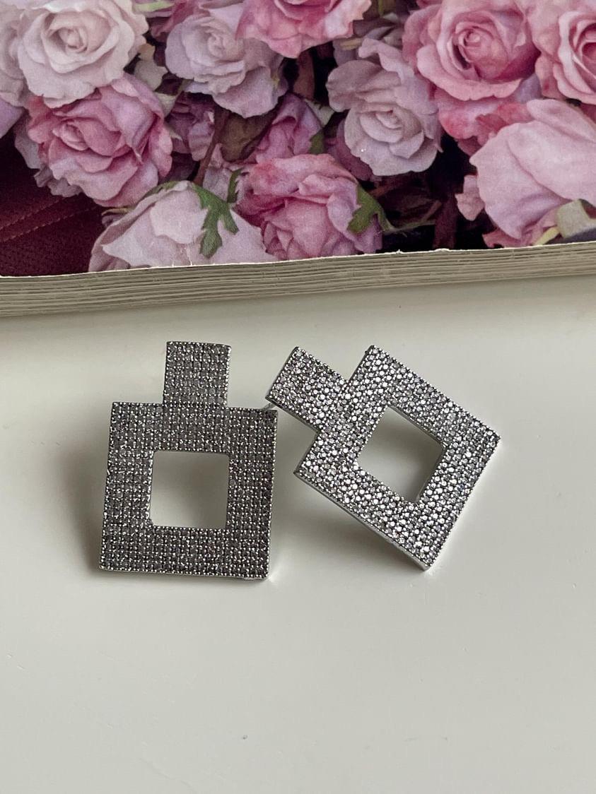 Özel Vip Seri Gümüş Renk Zirkon Taşlı Kare Küpe (3.20 Cm)