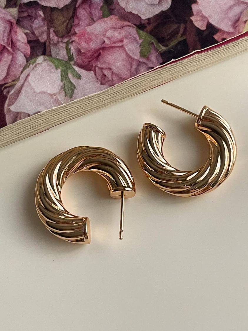 Xuping Gold Hafif Burgu Küpe (2.5 Cm)