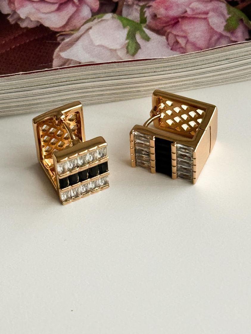 Xuping Gold Lacivert Beyaz Baget Taşlı Kare Küpe (1.40 Cm)