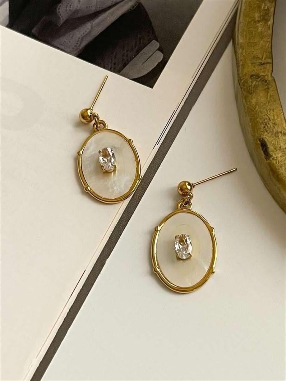 Çelik Beyaz Sedefli Taşlı Oval Küpe (2.10 Cm) 