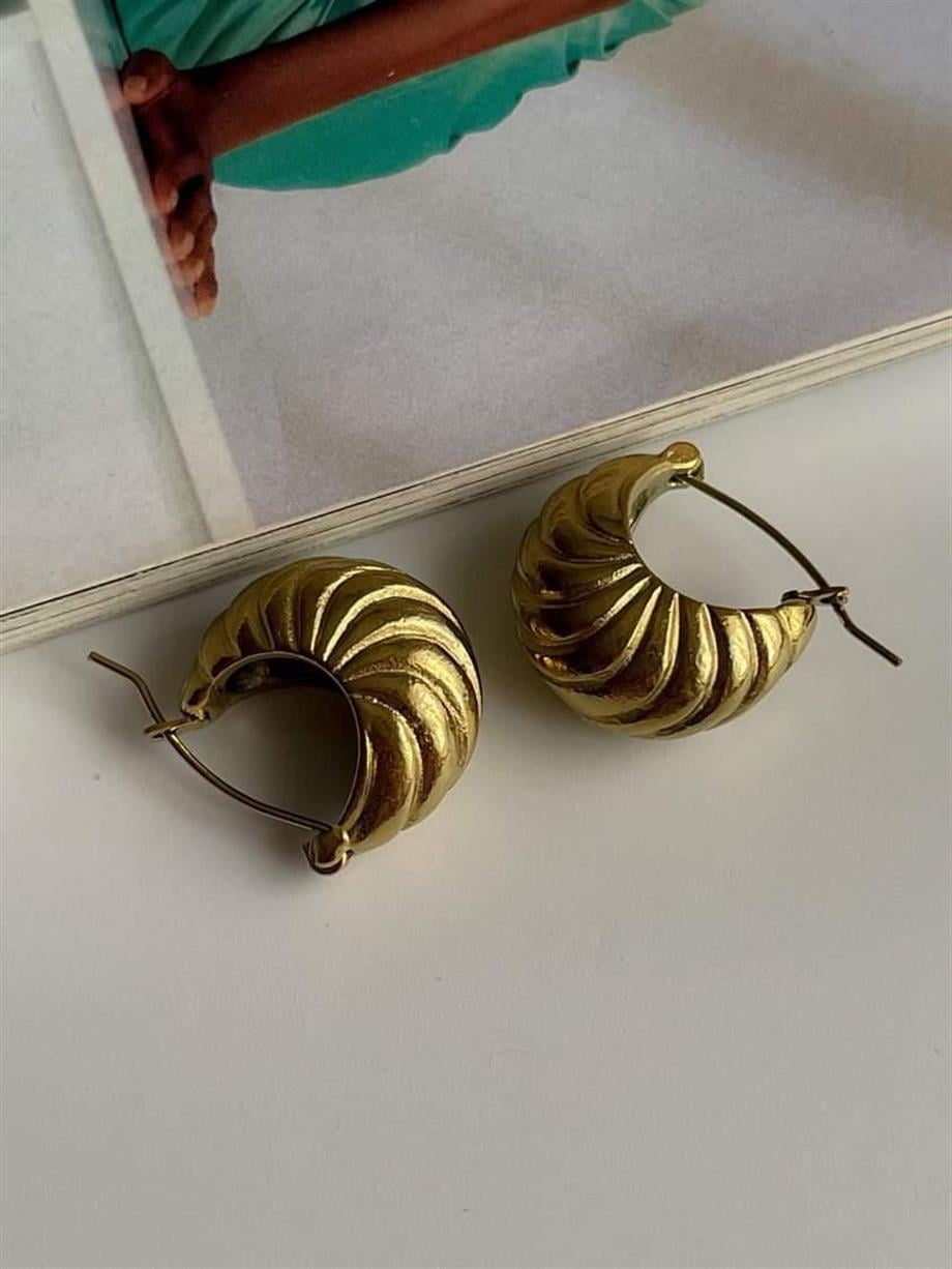Çelik Bombeli Midye Küpe (1.80 Cm)