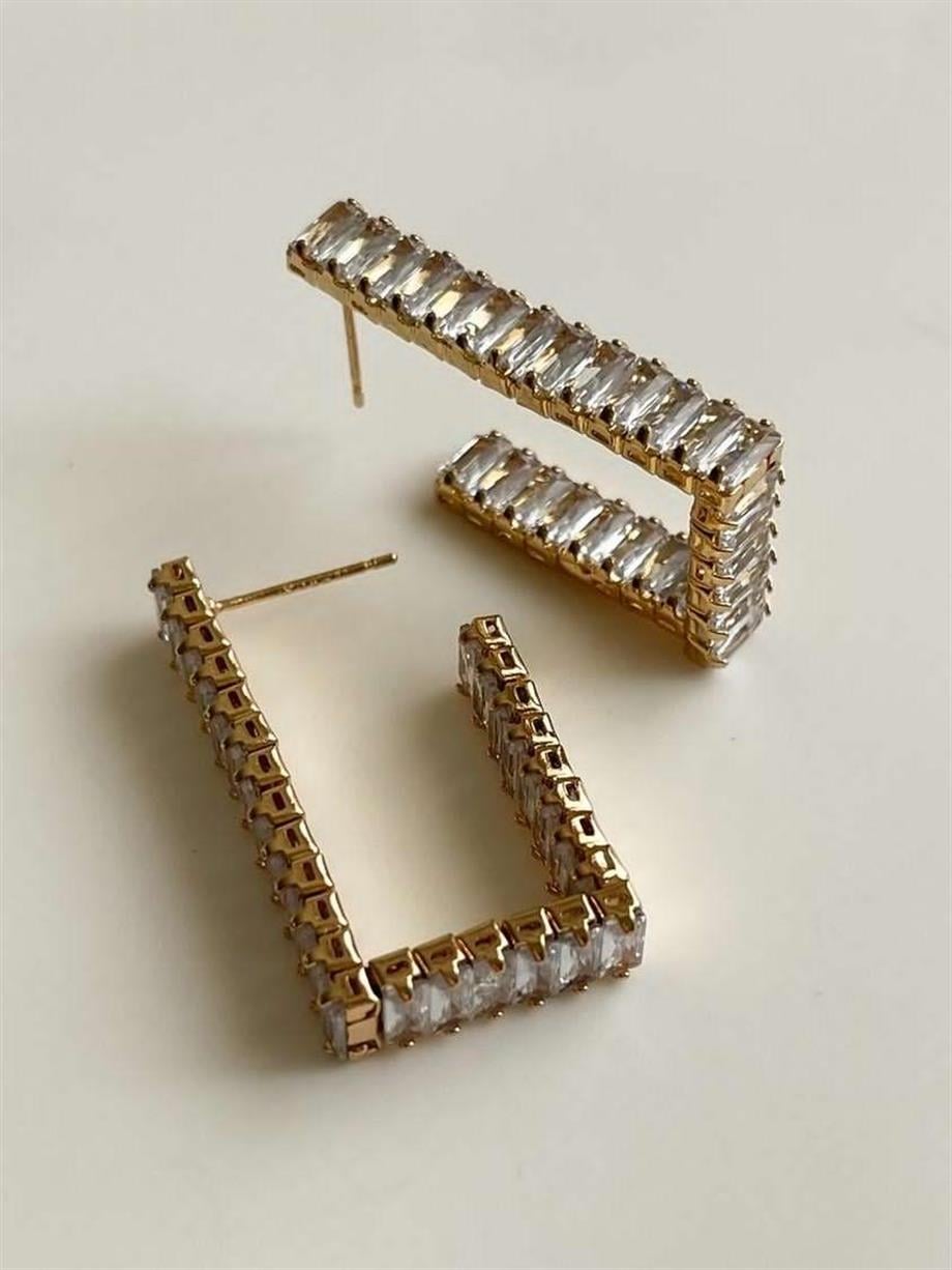 Çelik Gold Baget Taşlı Kare Küpe (3 Cm)