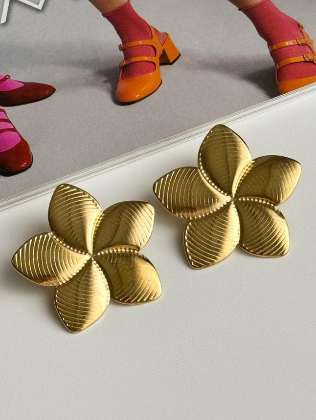 Çelik Gold Çiçek Küpe (3 Cm)
