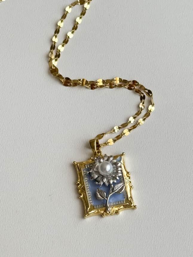 Çelik Gold Kare İncili Çiçekli Kolye (43 Cm)