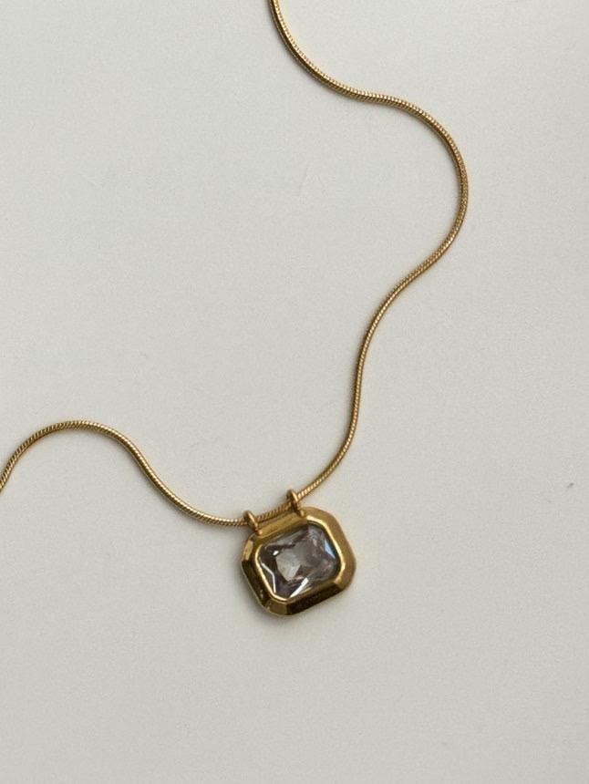 Çelik Gold Kare Uçlu Kolye (47 Cm)