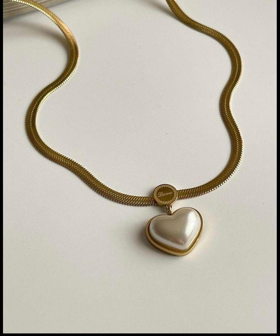 Çelik Gold Renk Beyaz Sedefli Kalpli Kolye (46 Cm)