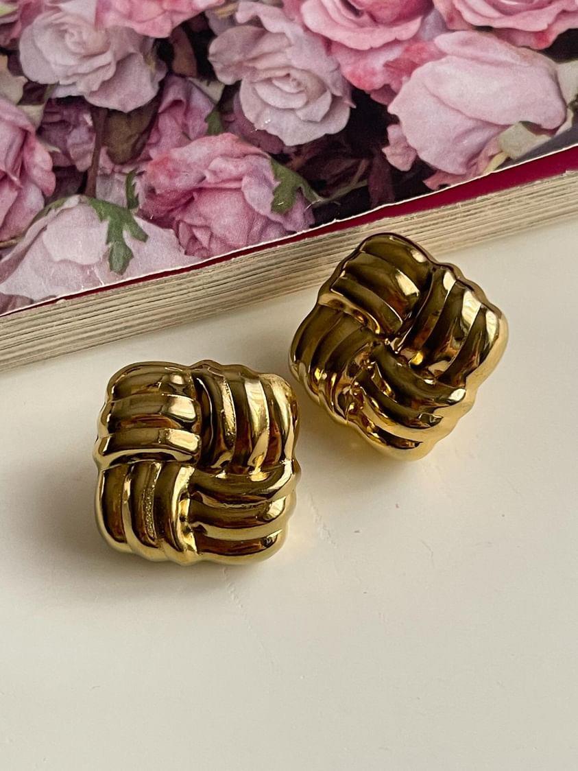 Çelik Gold Vintage Kare Küpe (2.40 Cm)