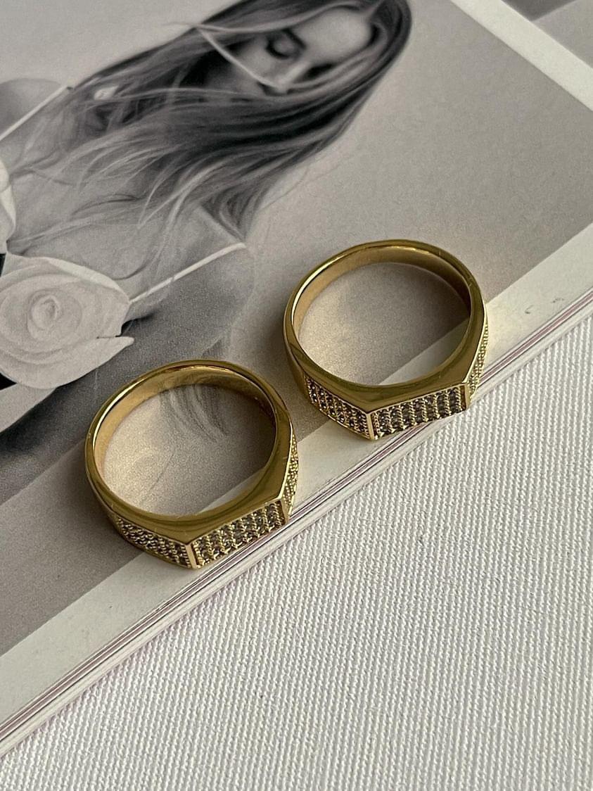 Çelik Gold Zirkon Taşlı Köşeli Numaralı Yüzük (18 Numara)