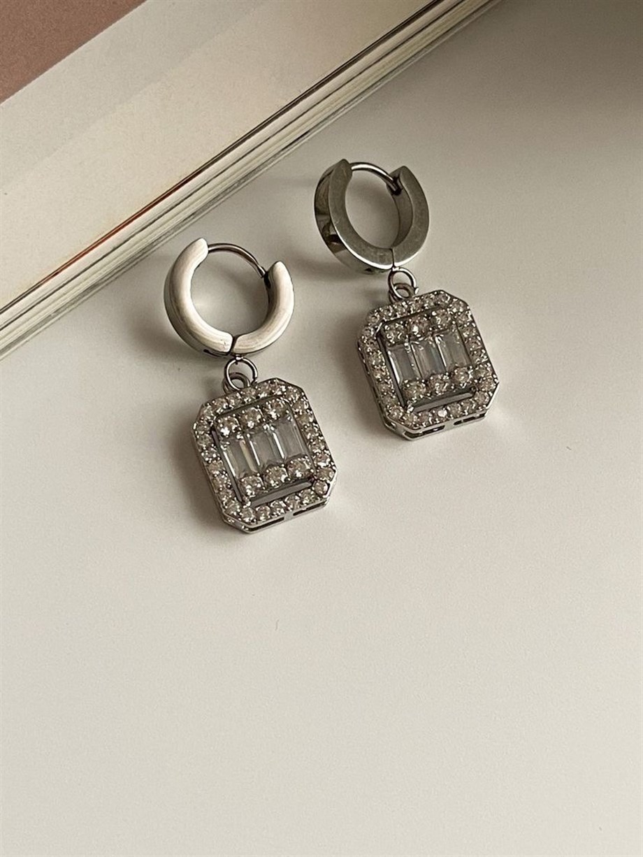 Çelik Gümüş Renk Baget Taşlı Kare Küpe (3 Cm)