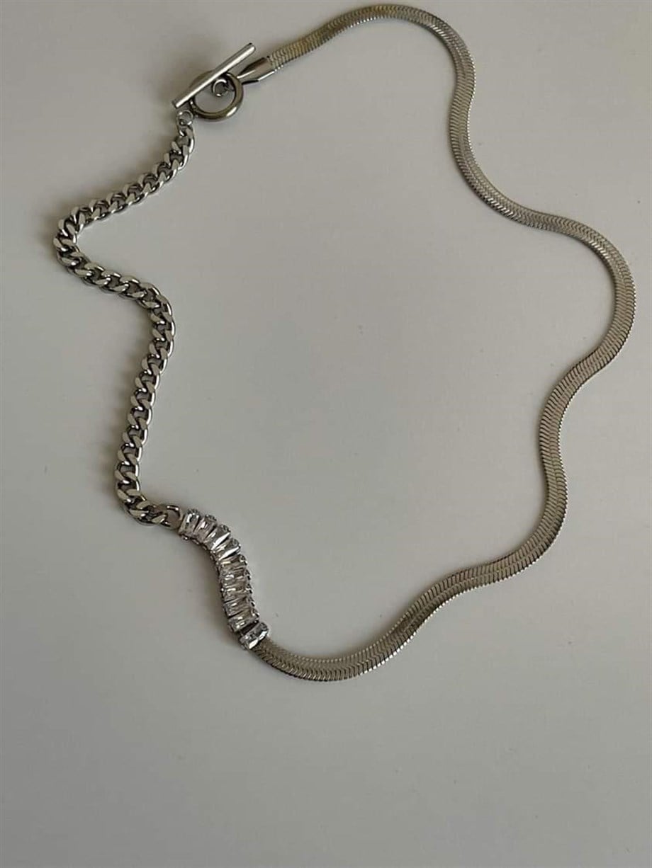 Çelik Gümüş Renk Baget Taşlı Kolye (43 Cm)