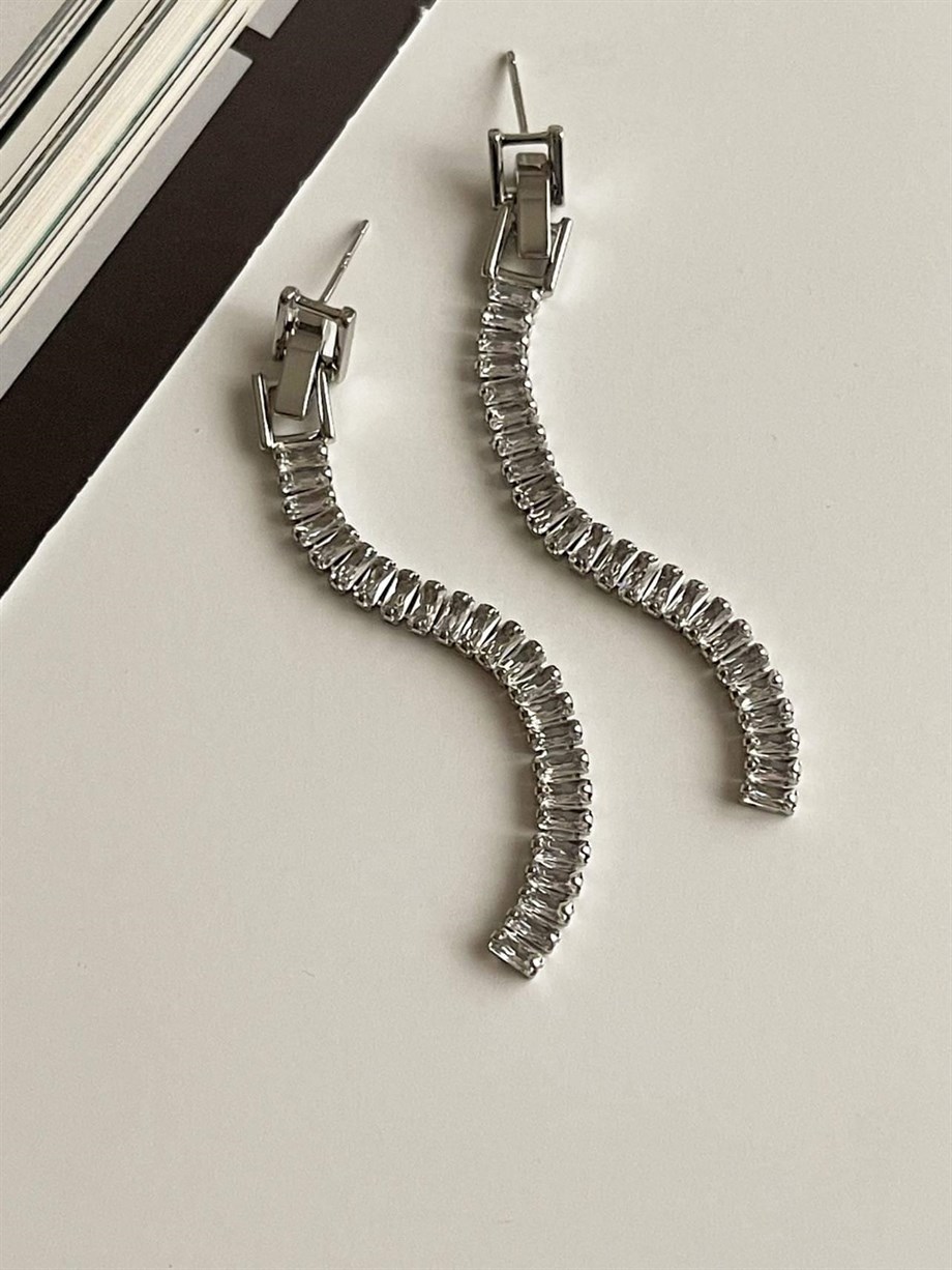 Çelik Gümüş Renk Baget Taşlı Uzun Küpe (7.20 Cm)
