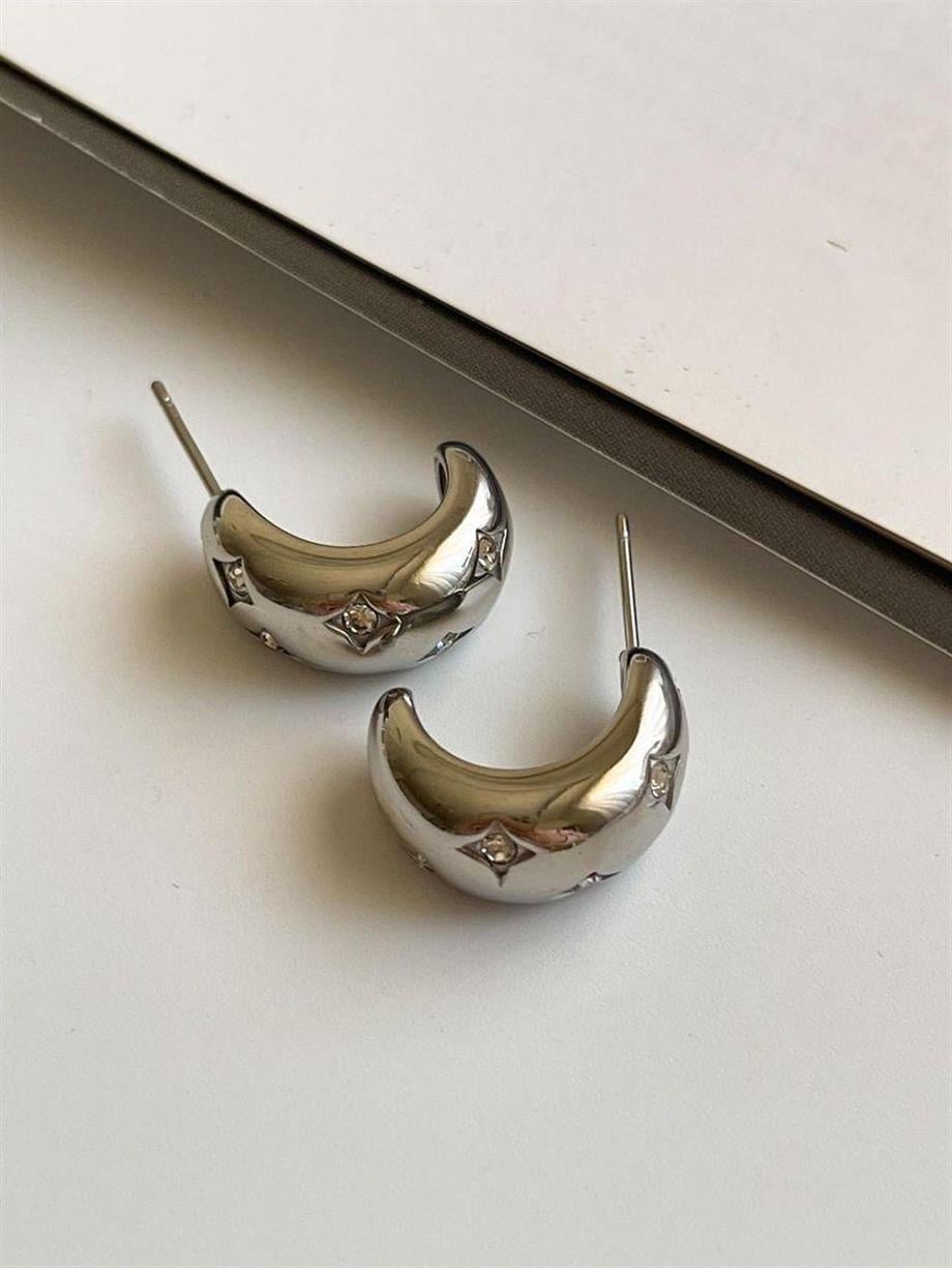 Çelik Gümüş Renk Beyaz Taşlı Küpe (2 Cm)