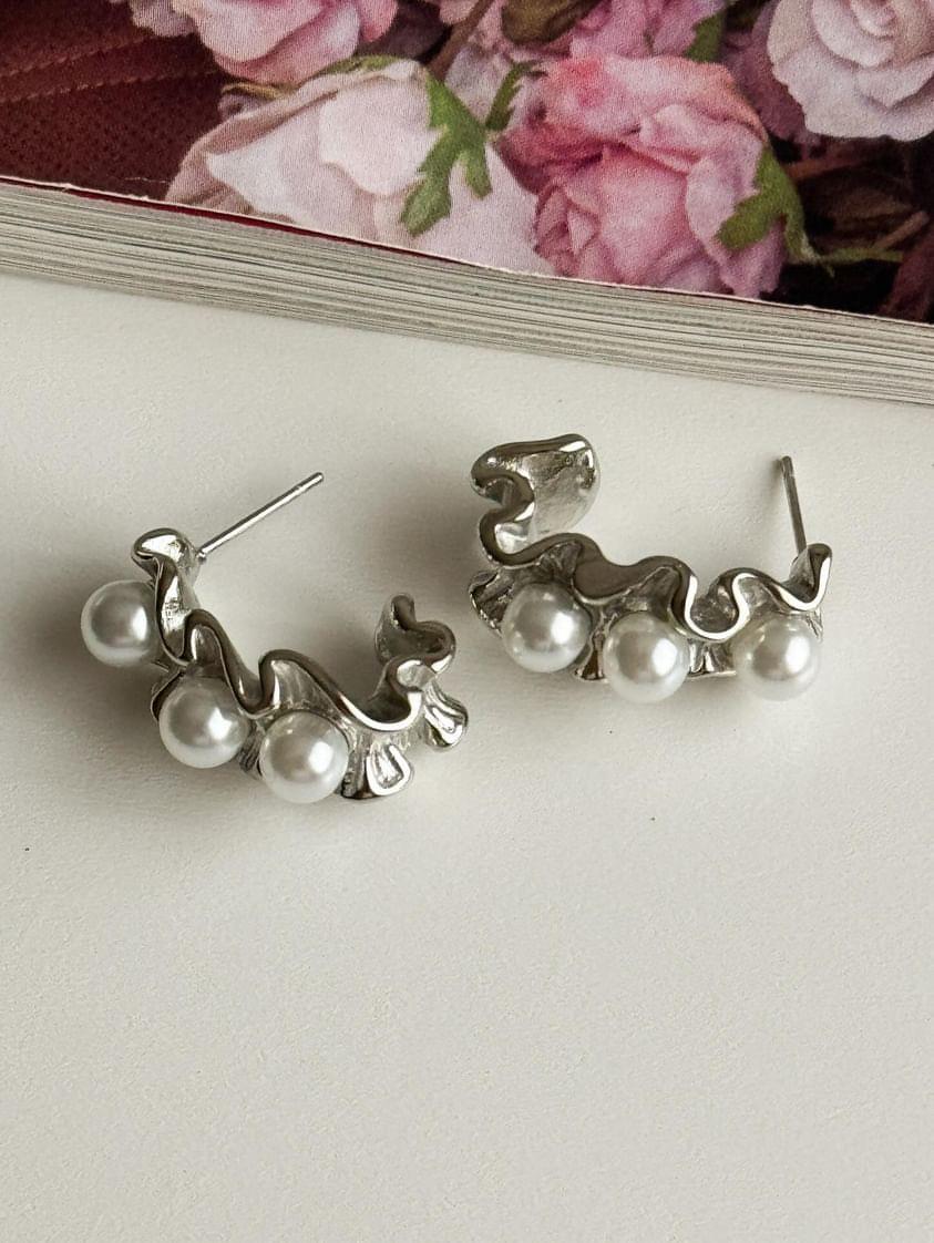 Çelik Gümüş Renk İncili Küpe (2 Cm)