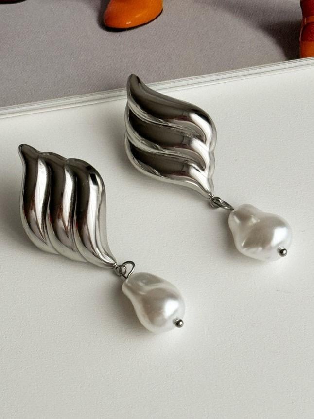 Çelik Gümüş Renk İncili Midye Küpe (5 Cm)
