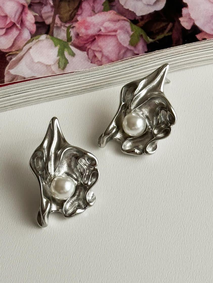 Çelik Gümüş Renk İncili Şekilsiz Küpe (2 Cm)