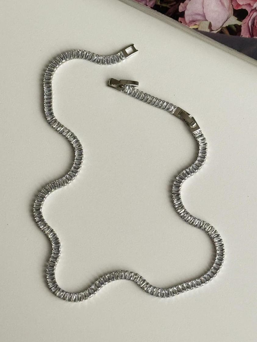 Çelik Gümüş Renk Küçük Baget Taşlı Valeria Kolye (45 Cm)