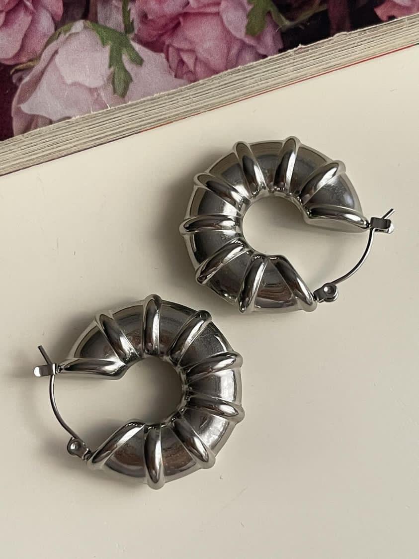 Çelik Gümüş Renk Midye Küpe (2.20 Cm)