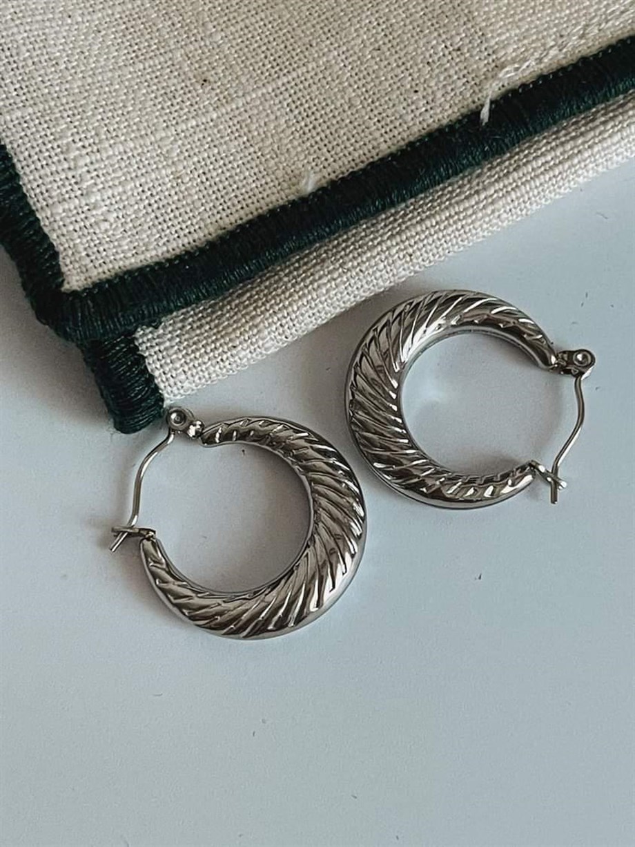 Çelik Gümüş Renk Midye Küpe (2.20 Cm)
