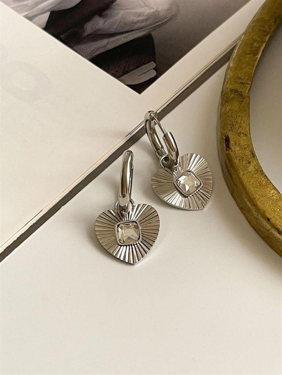 Çelik Gümüş Renk Vintage Mona Küpe (3 Cm)