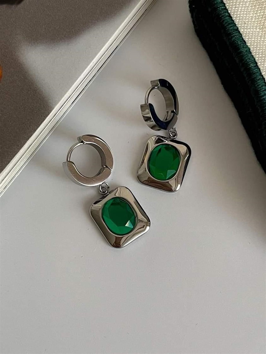 Çelik Gümüş Renk Yeşil Taşlı Küpe (3 Cm)