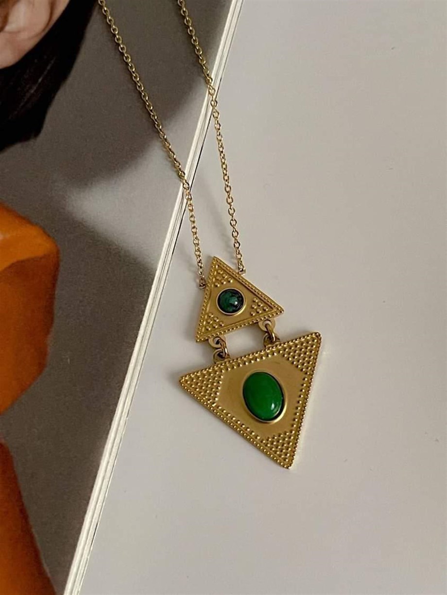 Çelik Yeşil Taşlı Üçgen Kolye (52 Cm)