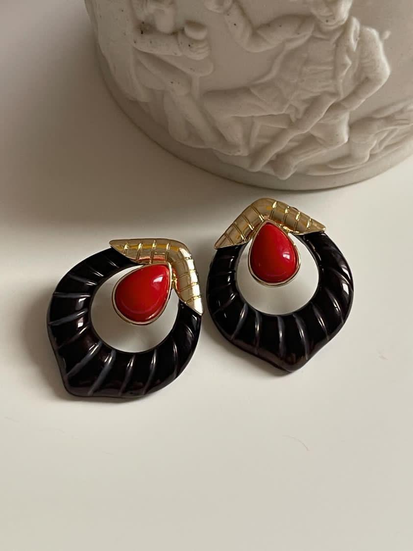 Gold Detaylı Siyah Kırmızı Kombinli Reçine Küpe (3.20 Cm)