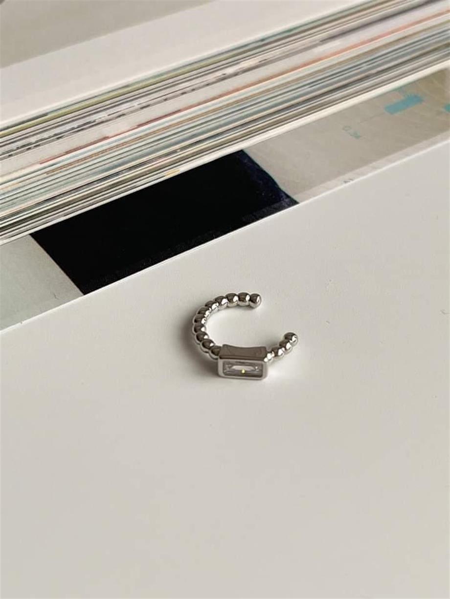 Gümüş Renk Baget Taşlı Tekli Ear Cuff Küpe 