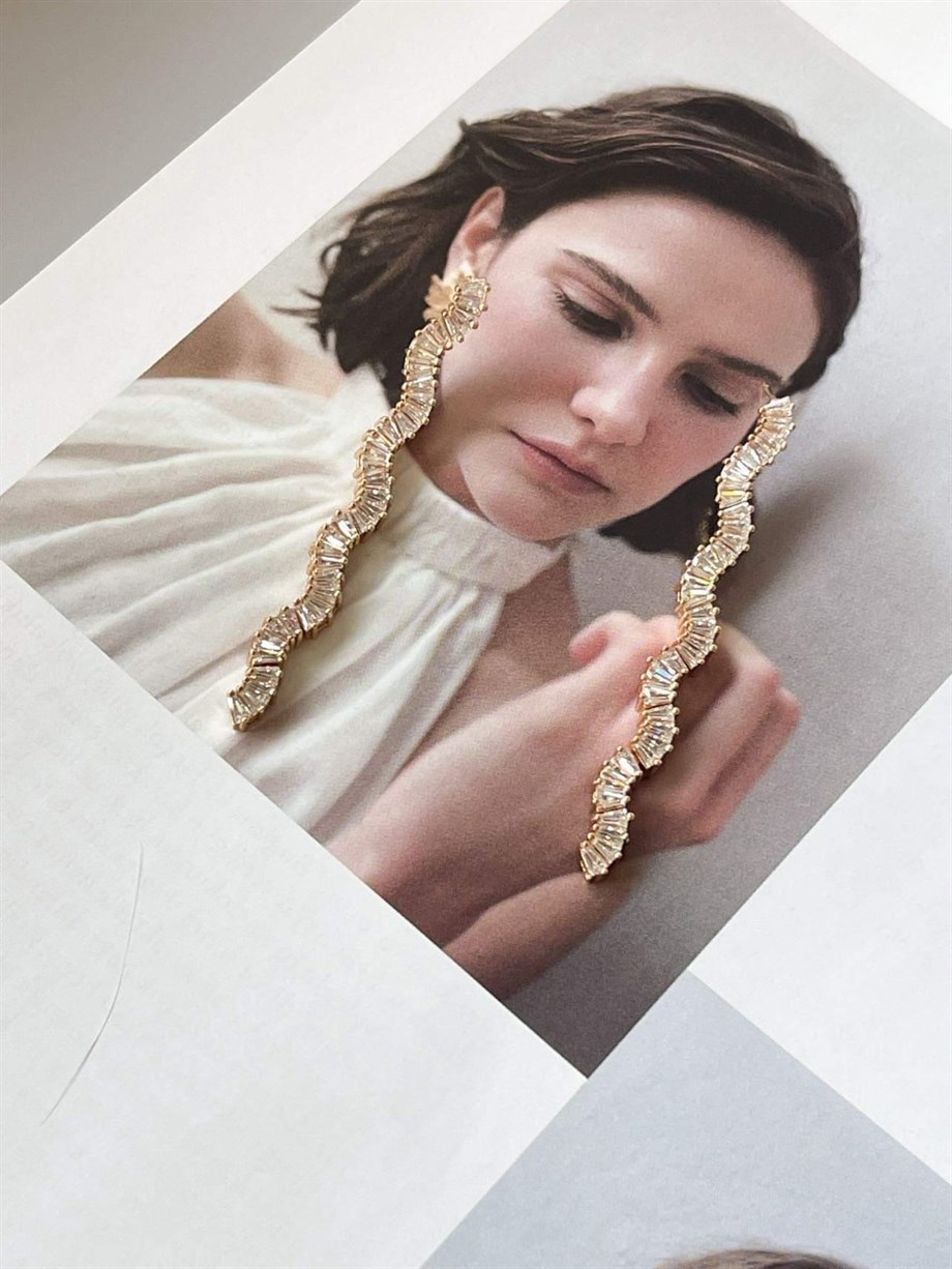 İthal Baget Taşlı Kıvrımlı Uzun Küpe (6 Cm)